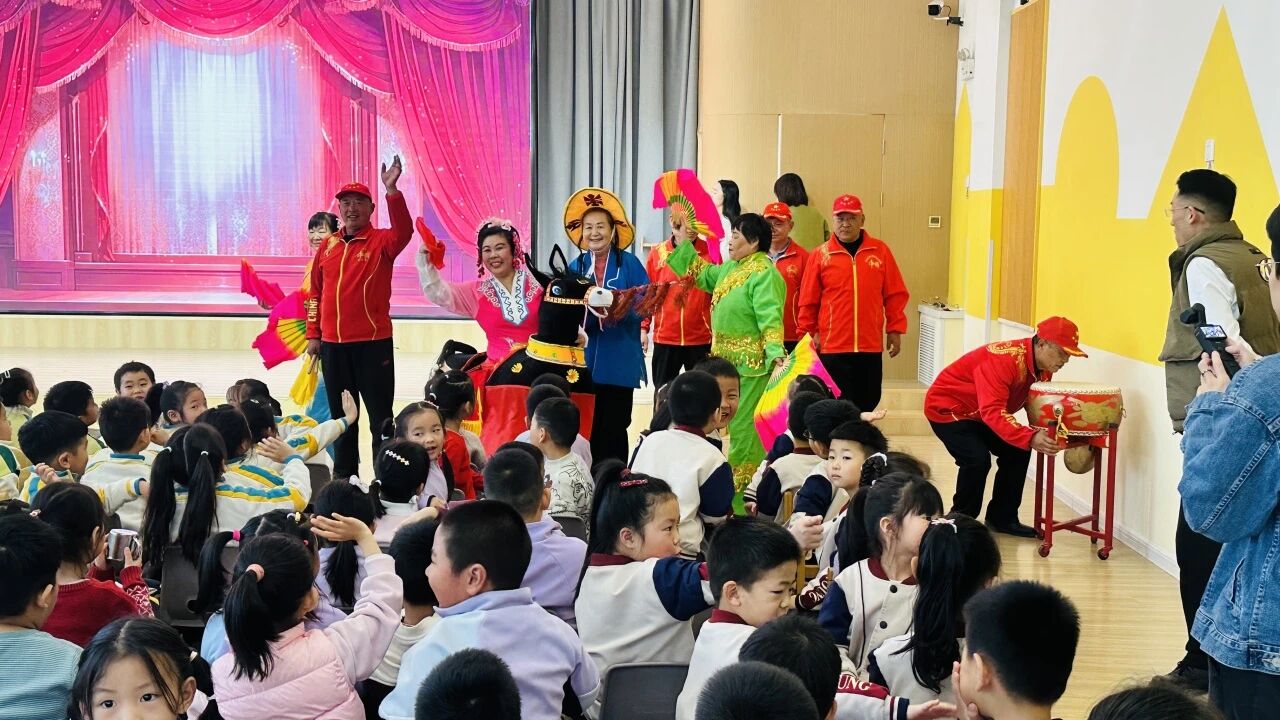 1763431189446678.jpg 非遗民俗表演《赛毛驴》表演者吴丽娟等3.jpg