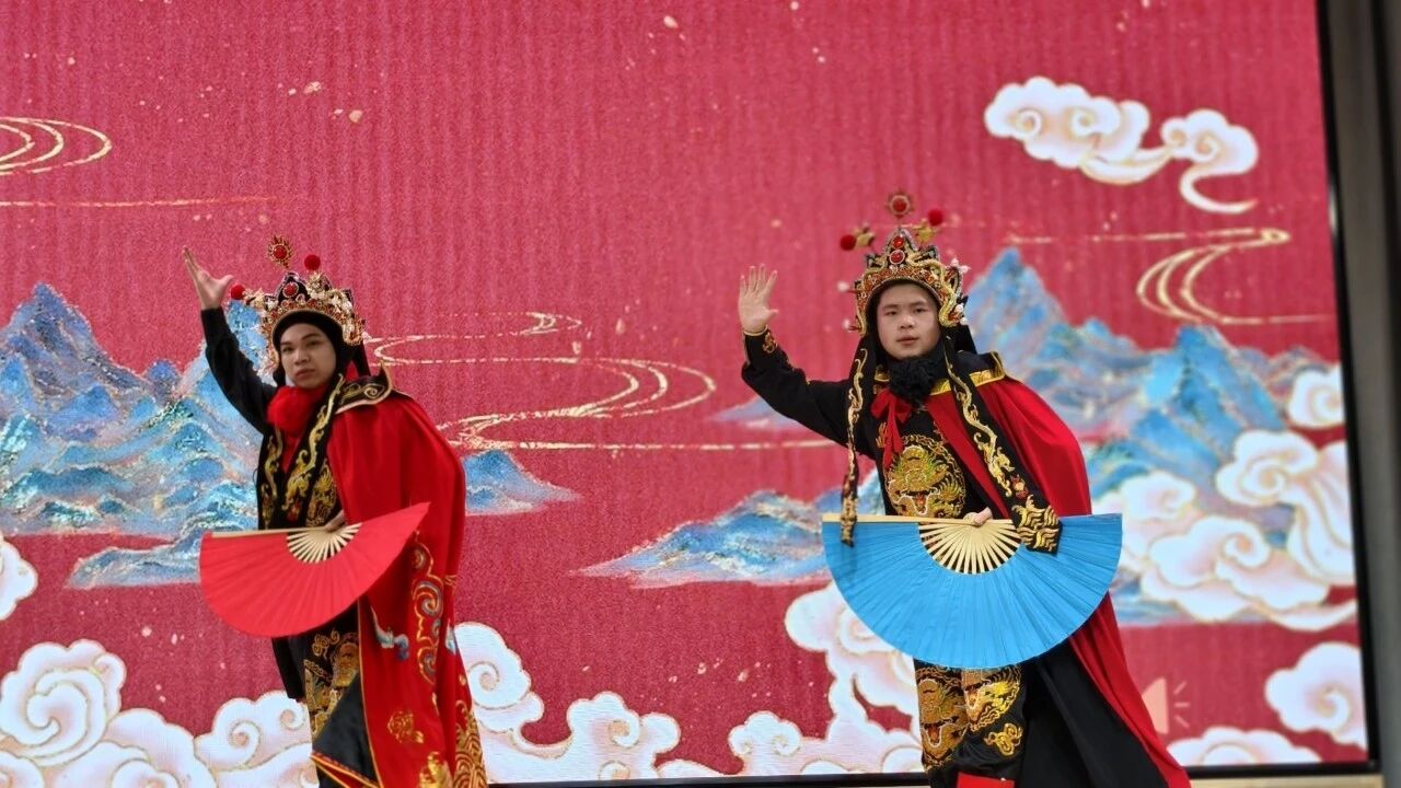 1763431366259055.jpg 《非遗变脸》表演者:胡艺林团队2.jpg