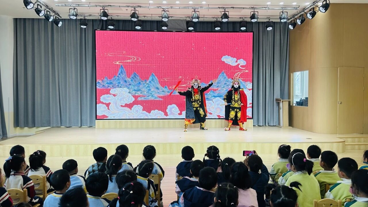 1763431373262346.jpg 《非遗变脸》表演者:胡艺林团队3.jpg